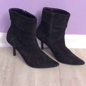 Aldo size 38 suede black high heel ankle boot